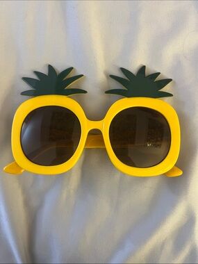 American Eagle Outfitters Yellow Pineapple Novelty Sunglasses